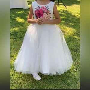 Little girl , flower girl special occasion dress. Size 7